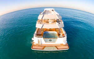 yacht-charter-dubai-palm-jumeirah-00050